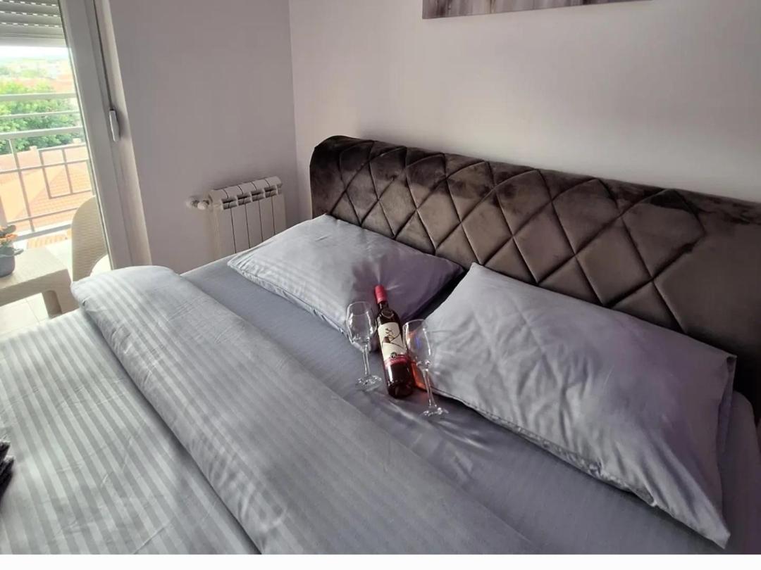 Apartamento Stan Na Dan Aurora Požarevac Exterior foto
