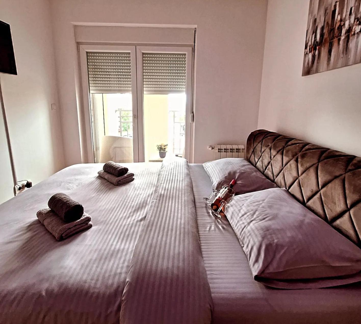 Apartamento Stan Na Dan Aurora Požarevac Exterior foto